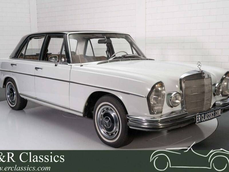Blanc Occasion 1968 Mercedes 250 Berline | 22 950 € - Image 1/4