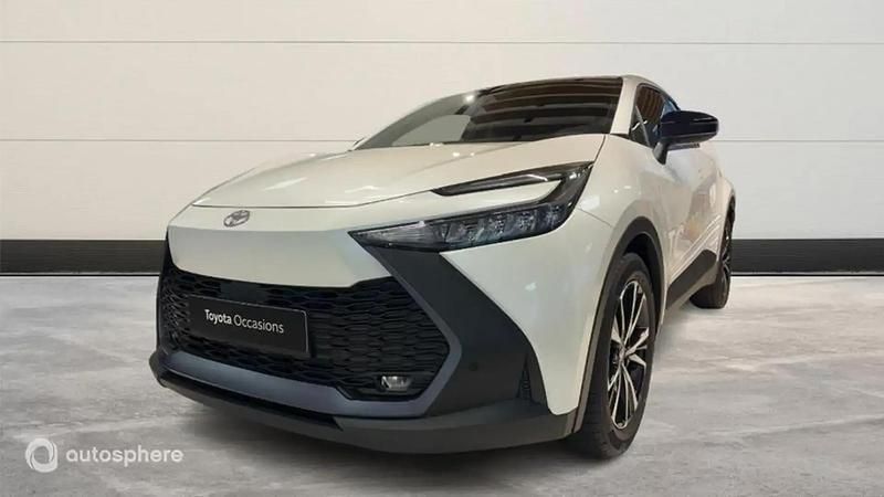 Blanc Utilisé 2025 Toyota C-HR Design SUV | 37 990 € - Image 1/4