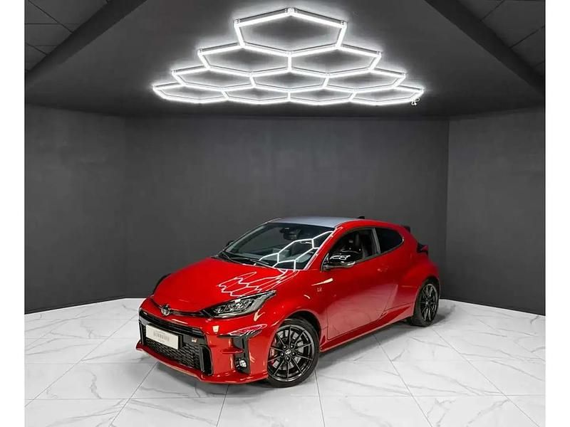 Rouge Utilisé 2023 Toyota Yaris Citadine | 38 490 € (Prix assez cher) - Image 1/4