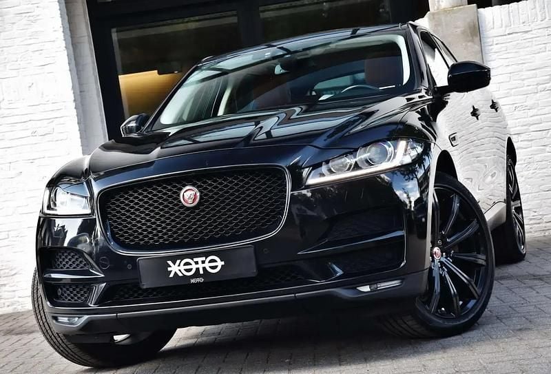 Noir Occasion 2016 Jaguar F-Pace Portfolio SUV | 23 950 € (Prix juste) - Image 1/4