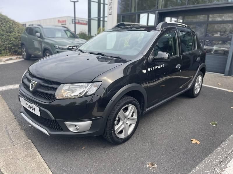 Noir Utilisé 2015 Dacia Sandero Stepway Ambiance Citadine | 8 990 € (Prix juste) - Image 1/4