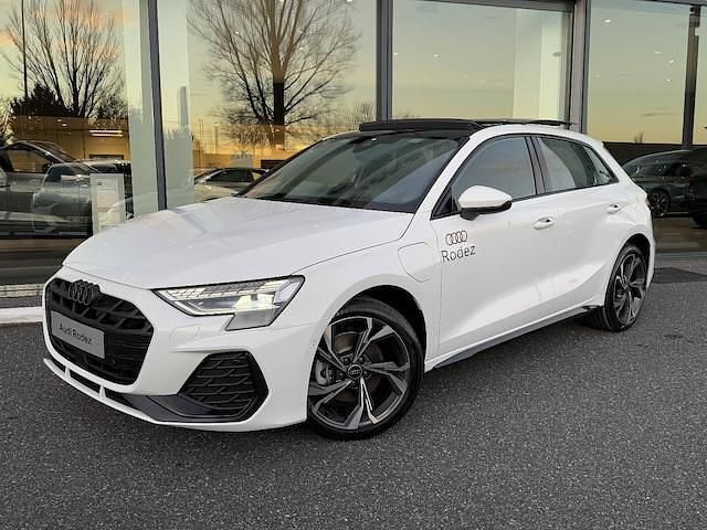 Blanc arcona Utilisé 2025 Audi A3 Sportback e-tron S-Line Citadine | 49 990 € - Image 1/4