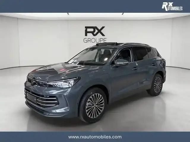 Gris dauphin Nouvelle 2025 VW Tiguan SUV | 52 230 € (Prix juste) - Image 1/4
