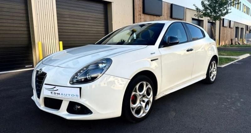 Blanc Utilisé 2014 Alfa Romeo Giulietta Sprint Citadine | 9 990 € - Image 1/4