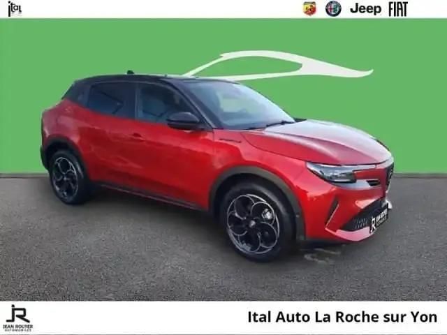 Nouvelle Alfa Romeo Junior Edizione Speciale 2025 Rouge brera tricouches/toit noir SUV