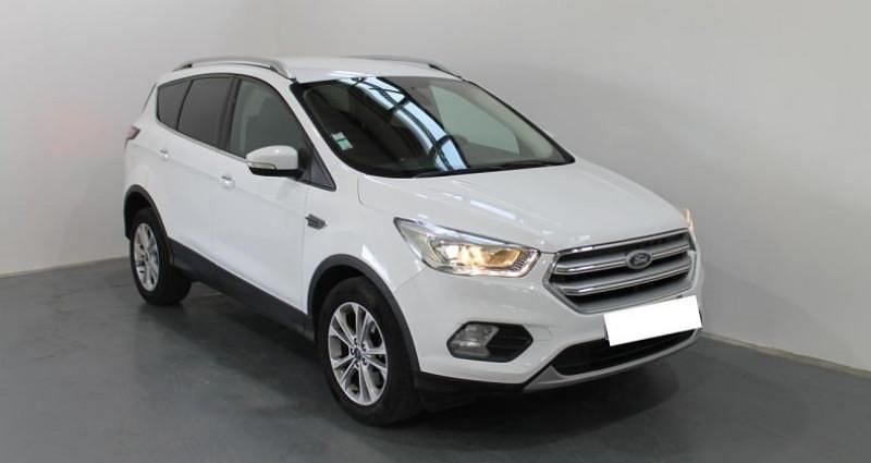 Blanc Utilisé 2018 Ford Kuga Titanium SUV | 12 990 € (Prix juste) - Image 1/4