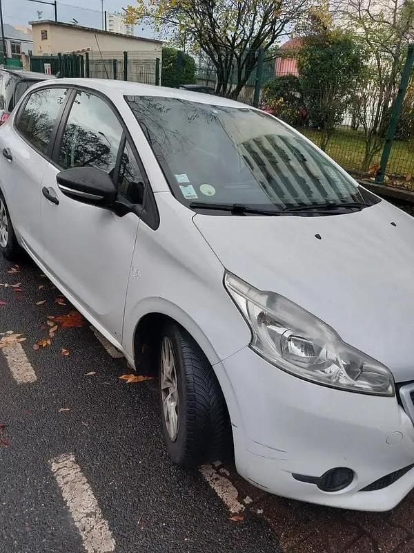 Utilisé 2013 Peugeot 208 Envy Citadine | 3 100 € (Super prix) - Image 1/4