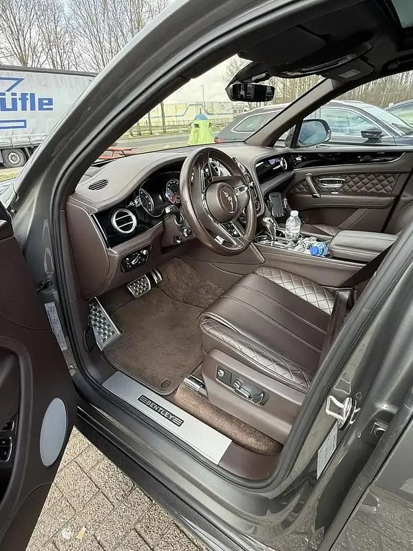 Utilisé 2016 Bentley Bentayga SUV | 102 000 € - Image 1/4