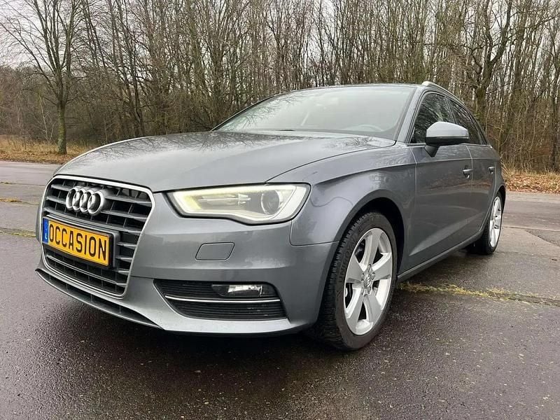 Gris Occasion 2015 Audi A3 Sport Berline | 12 990 € (Bon prix) - Image 1/4