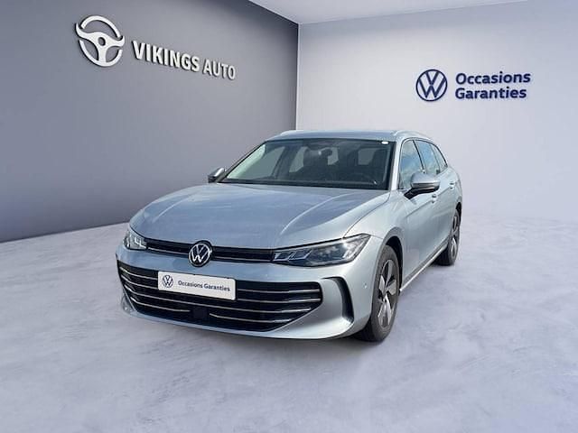 Utilisé 2024 VW Passat Life | 35 400 € (Prix assez cher) - Image 1/4