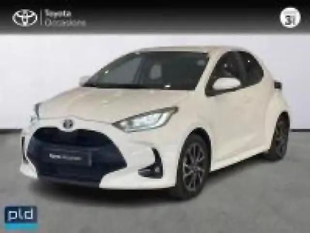 Blanc Utilisé 2022 Toyota Yaris Hybrid Design Berline | 17 990 € (Bon prix) - Image 1/4