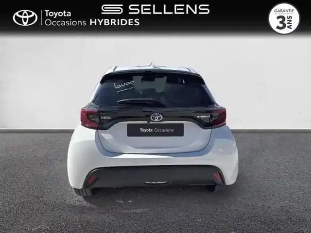 Occasion Toyota Yaris Hybrid Design 116 ch (85 kW) 2023 Blanc Berline