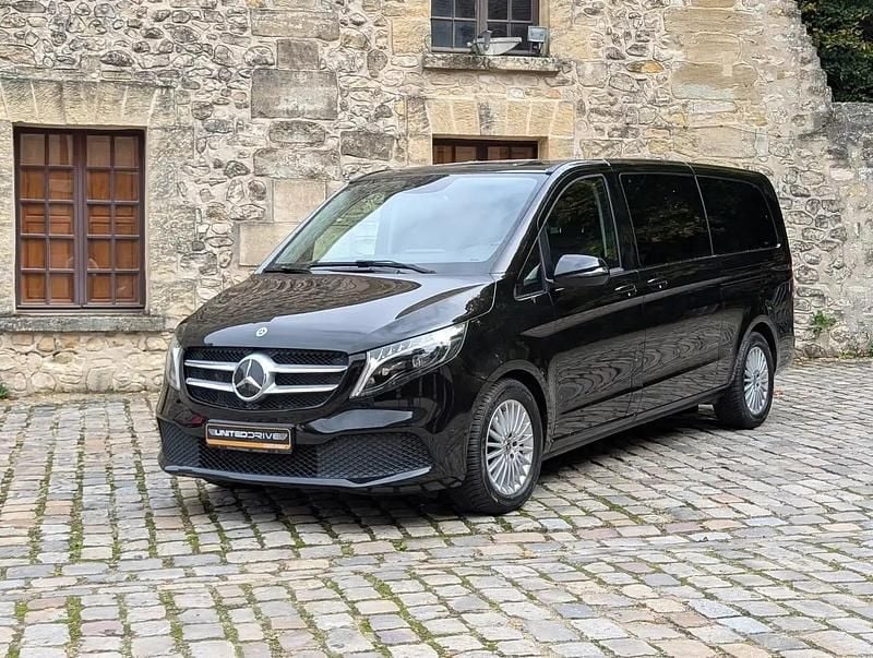Noir Utilisé 2023 Mercedes V300 Style Monospace | 62 990 € - Image 1/4
