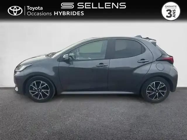Occasion Toyota Yaris Hybrid Design 116 ch (85 kW) 2023 Gris atlas (m) Berline