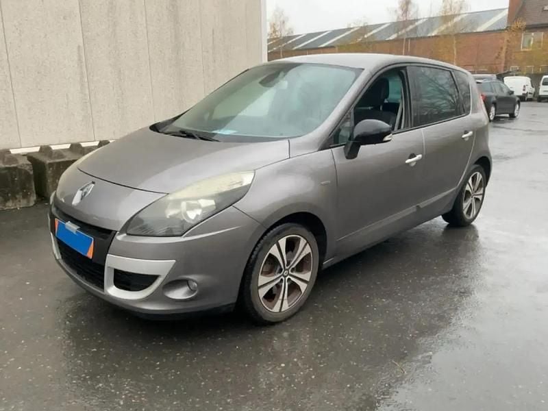 Gris Occasion 2011 Renault Scénic III Bose Edition Monospace | 6 490 € (Prix juste) - Image 1/4