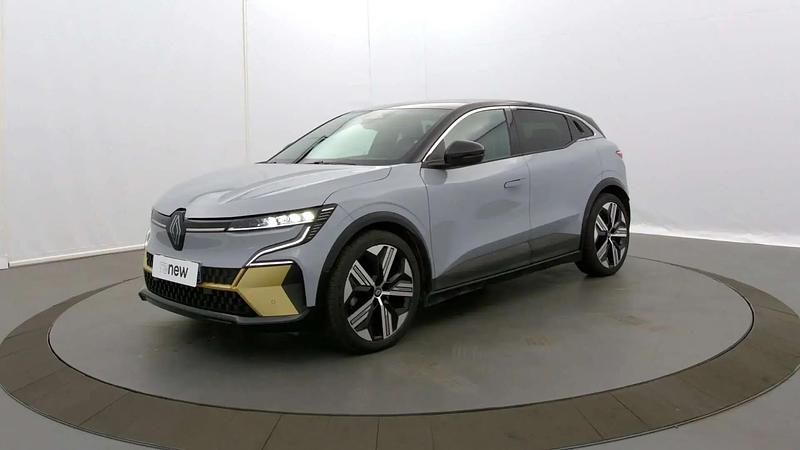 Gris Utilisé 2022 Renault Mégane Iconic Berline | 24 990 € (Prix juste) - Image 1/4