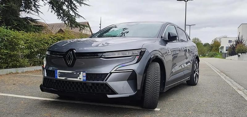 Gris Utilisé 2022 Renault Mégane IV Techno | 25 000 € - Image 1/4