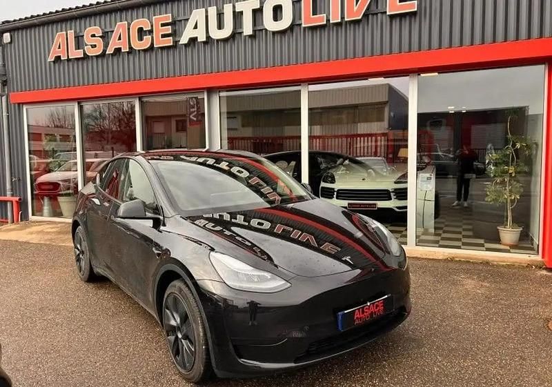 Noir Occasion 2024 Tesla Model Y Standard Range SUV | 31 990 € (Prix juste) - Image 1/4