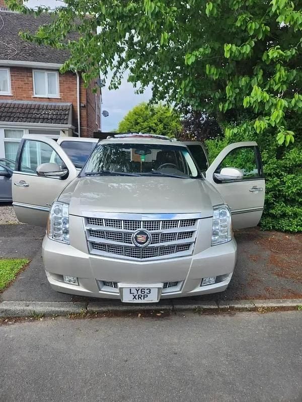 Utilisé 2013 Cadillac Escalade SUV | 26 500 € - Image 1/4