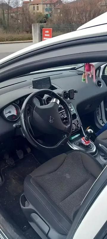 Image 2/4