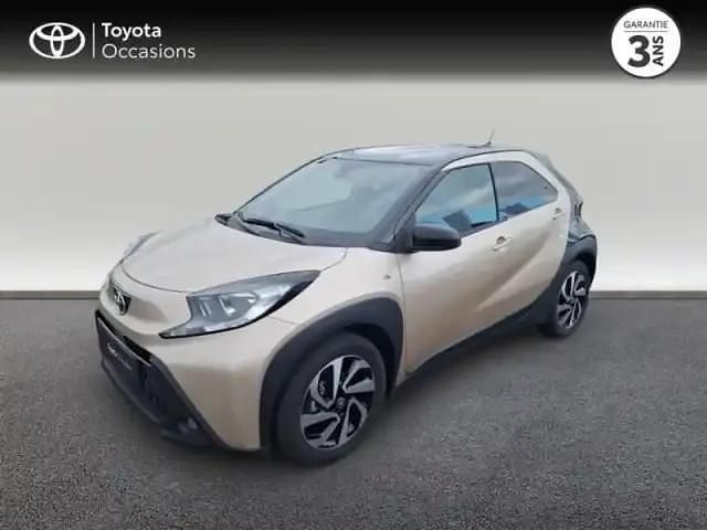 Bicolore Utilisé 2024 Toyota Aygo X Design SUV | 15 490 € - Image 1/4