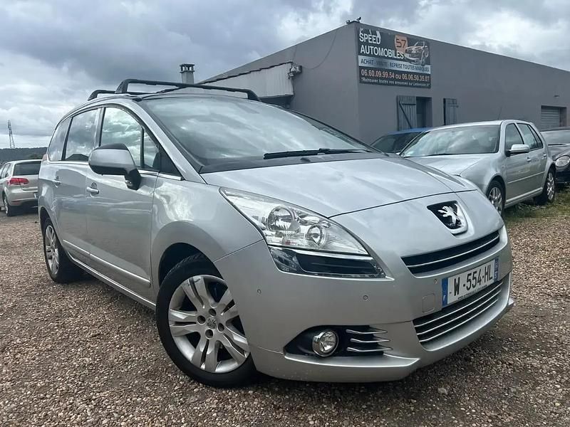 Gris Occasion 2013 Peugeot 5008 Allure Monospace | 6 999 € (Prix juste) - Image 1/4