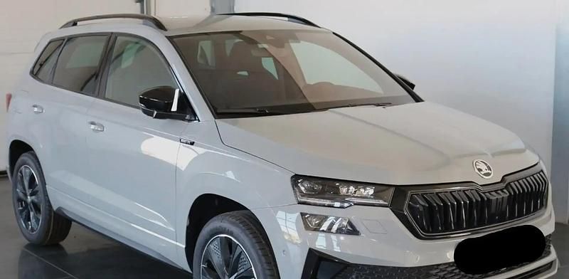 Blanc Utilisé 2025 Skoda Karoq SportLine SUV | 37 139 € (Bon prix) - Image 1/4