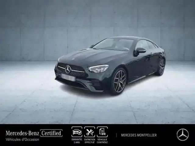 Vert émeraude métallisé Utilisé 2023 Mercedes E220 AMG line Coupé | 47 990 € (Prix juste) - Image 1/4
