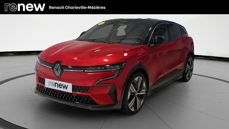 Rouge Utilisé 2022 Renault Mégane Iconic Berline | 26 490 € (Prix juste) - Image 1/4