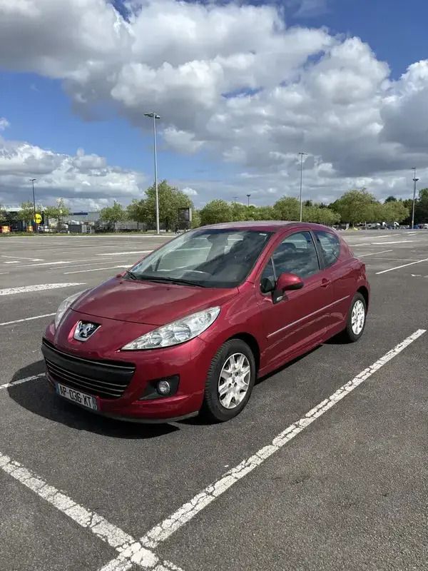 Rouge Utilisé 2010 Peugeot 207 Premium Berline | 5 790 € (Prix juste) - Image 1/4