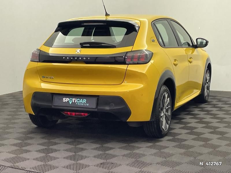 Occasion Peugeot e-208 Active 100 kW (136 ch) 2022 Jaune Citadine