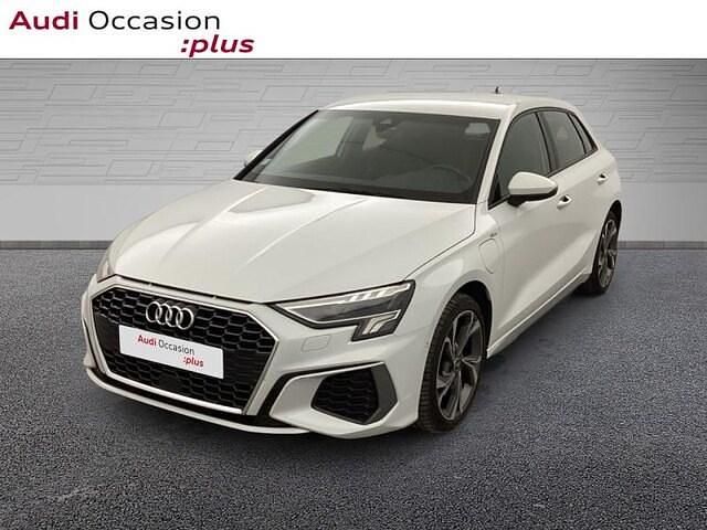Blanc glacier métallisé Utilisé 2021 Audi A3 Sportback e-tron S-Line Citadine | 27 990 € (Prix juste) - Image 1/4