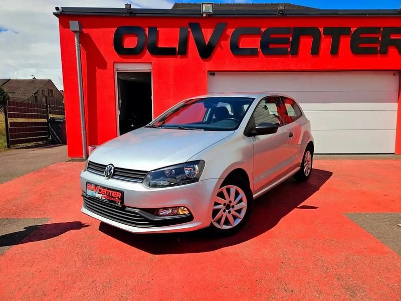 Gris Utilisé 2015 VW Polo Berline | 7 990 € (Prix juste) - Image 1/4
