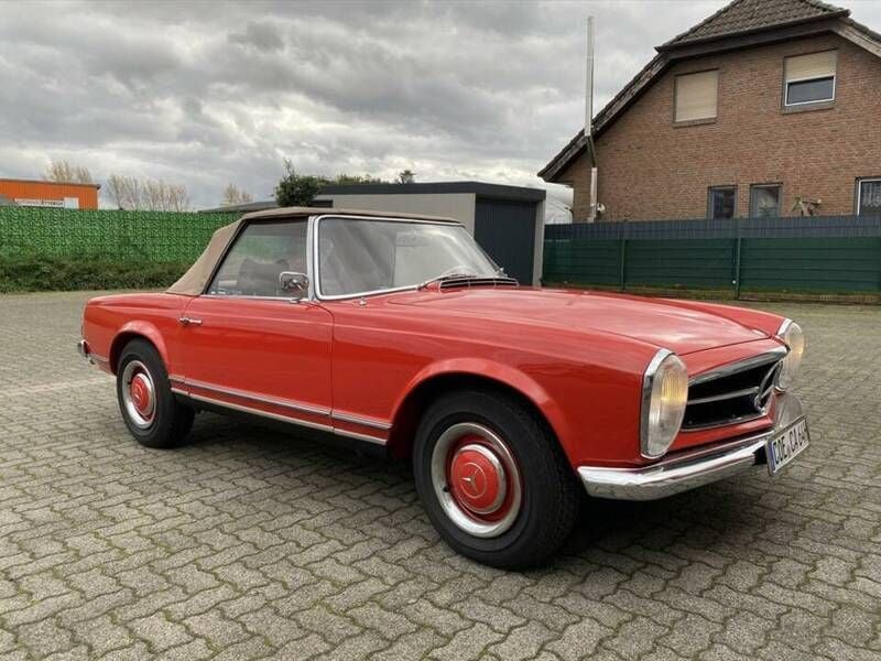 Rouge Utilisé 1964 Mercedes 230 Cabriolet | 38 099 € - Image 1/4