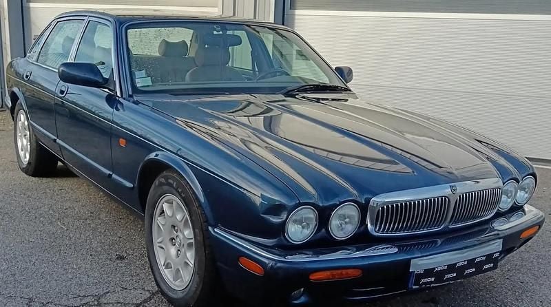 Occasion Jaguar XJ8 Sovereign 243 ch (178 kW) 1998 Bleu Berline