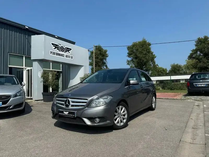 Gris Utilisé 2013 Mercedes B180 Monospace | 8 990 € (Prix juste) - Image 1/4