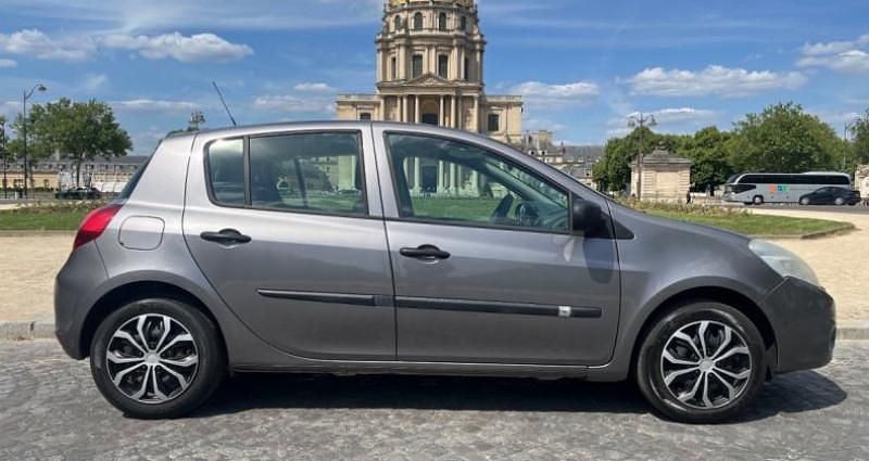 Utilisé 2009 Renault Clio III Authentique Citadine | 4 990 € (Prix juste) - Image 1/4
