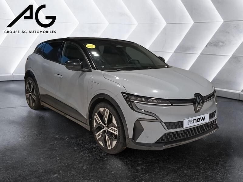 Gris Utilisé 2023 Renault Mégane Iconic Berline | 27 990 € (Prix juste) - Image 1/4