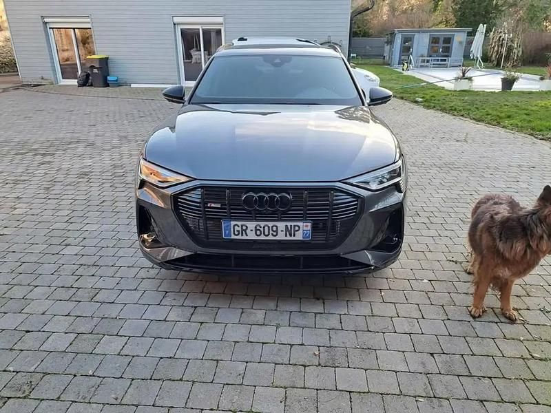 Gris Utilisé 2023 Audi Q8 e-tron S-Line SUV | 55 000 € - Image 1/4