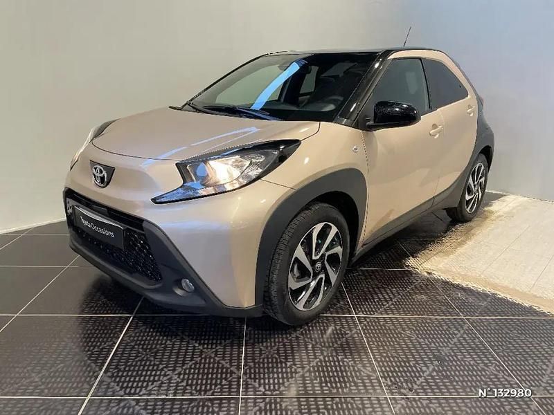 Beige Utilisé 2024 Toyota Aygo X Design SUV | 15 990 € - Image 1/4