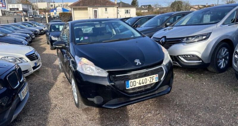 Noir Utilisé 2014 Peugeot 208 Access Citadine | 6 990 € (Prix juste) - Image 1/4