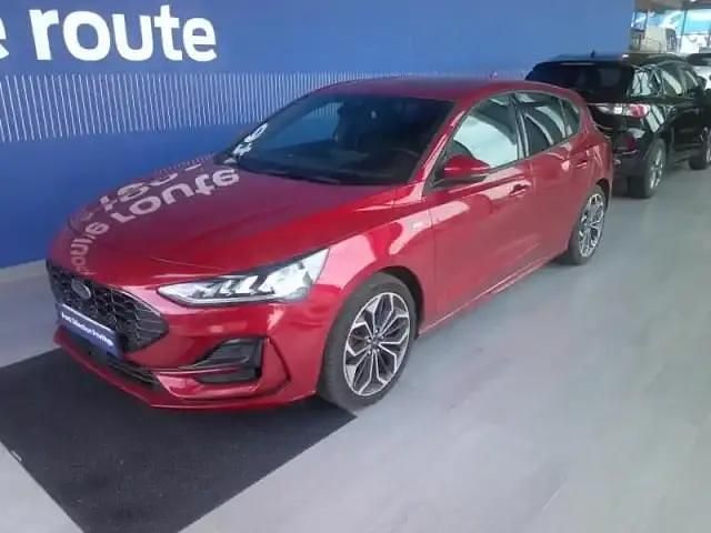 Rouge lucid métallisé premium Occasion 2022 Ford Focus ST-Line X Berline | 21 500 € (Prix juste) - Image 1/4