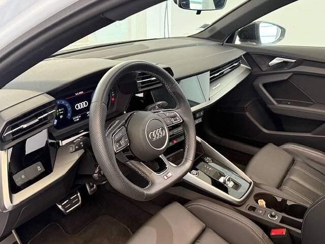 Blanc glacier métallisé Utilisé 2023 Audi A3 Sportback e-tron Competition Berline | 37 990 € (Prix cher) - Image 1/1