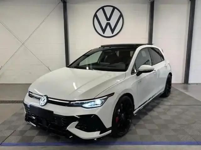 Blanc oryx nacrée/toit noir Utilisé 2025 VW Golf VIII GTI Clubsport Berline | 65 590 € - Image 1/4
