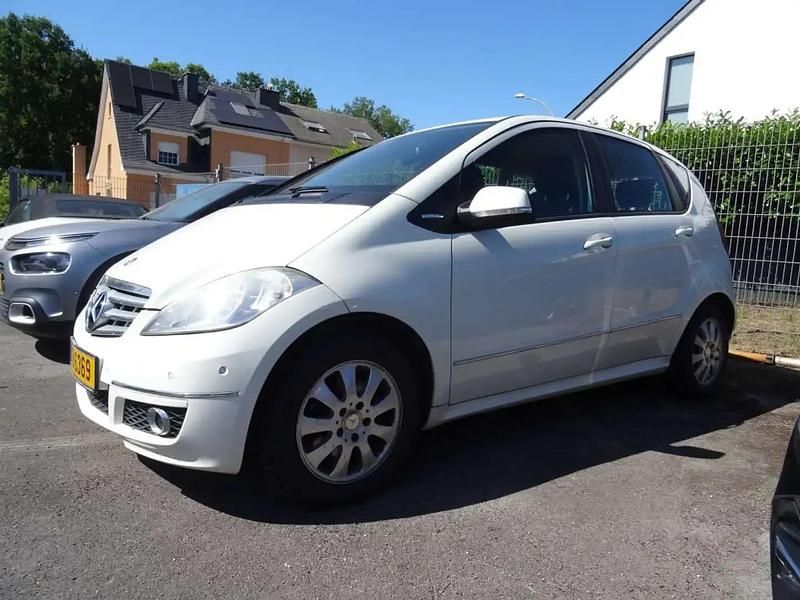 Blanc Utilisé 2010 Mercedes A180 Avantgarde Berline | 8 900 € (Prix cher) - Image 1/4