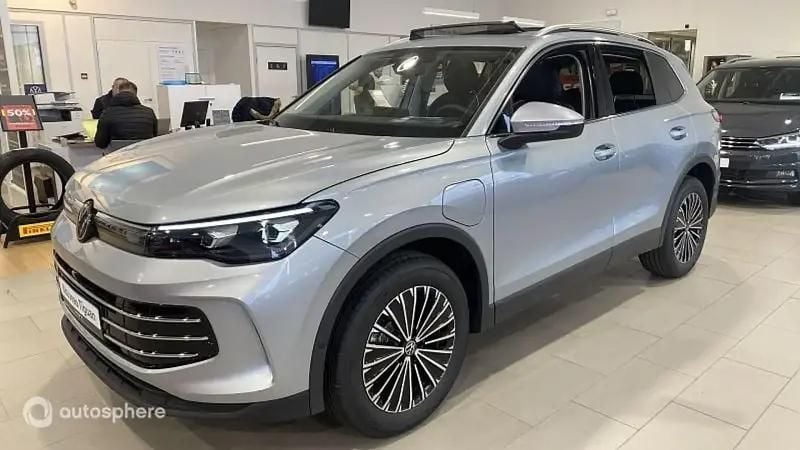 Gris Utilisé 2025 VW Tiguan Elegance SUV | 52 900 € (Super prix) - Image 1/4