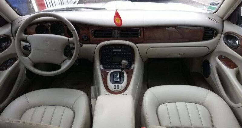 Image 3/4