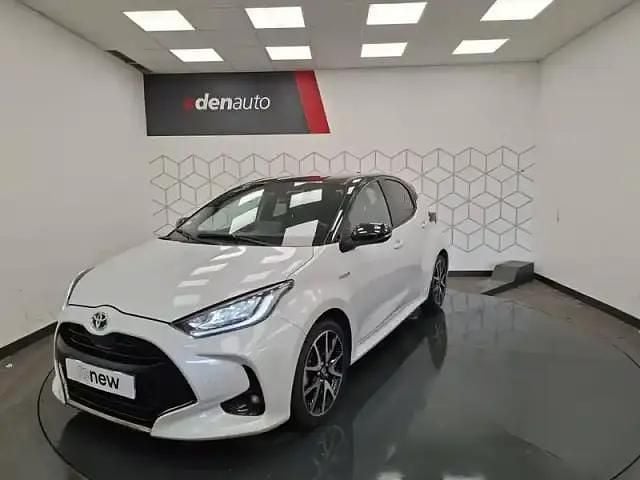 Blanc Utilisé 2021 Toyota Yaris Berline | 17 690 € - Image 1/4