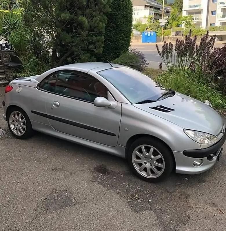 Utilisé 2002 Peugeot 206 CC Cabriolet | 3 000 € - Image 1/4