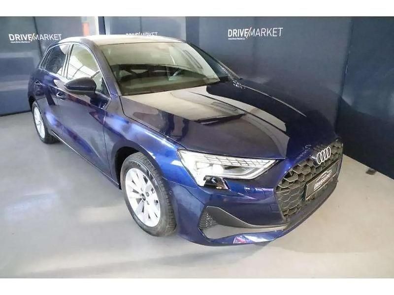 Bleu Occasion 2025 Audi A3 Sport Berline | 34 580 € (Prix juste) - Image 1/4